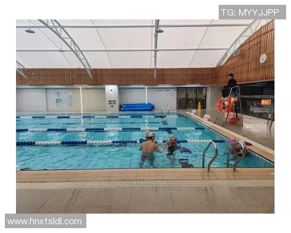 如何在短时间内掌握游泳技巧并提升游泳水平的方法与训练建议